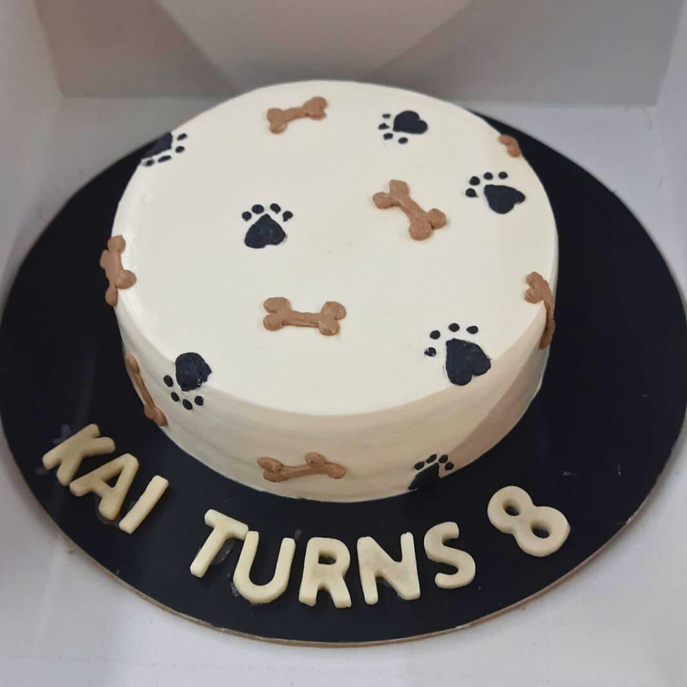 600gm round cake with paws and bones design for dog birthdays, made by Barker's Dozen Pet Bakery